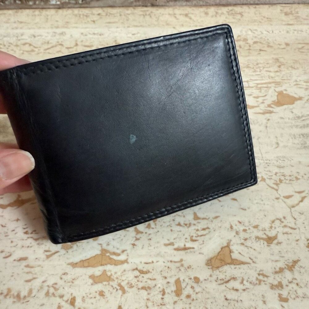 Black leather Men’s bifold wallet Mclean leather center *please read description
